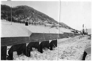 Fertige Stützmauer bei Gruibingen, km 158,615
