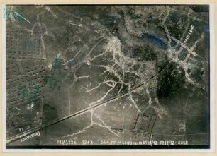 Foto vermuteter feindlicher Batterie-Stellungen an der Straße von Lens nach Grenay (Luftbild)