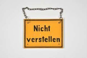 Hinweisschild Wegfreihaltung