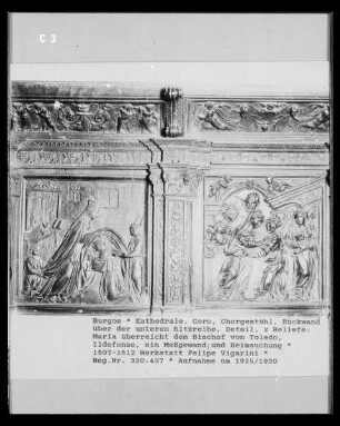 Relief: Maria überreicht dem Bischof von Toledo Ildefonso ein Messgewand