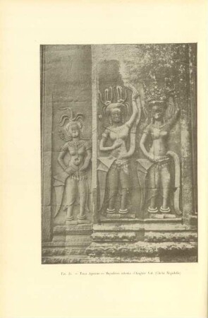 Fig. 36. Trois Apsaras ou Bayadères célestes d'Angkor Vat