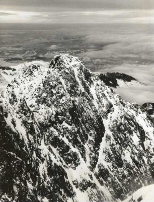 Hohe Tatra. Blick von der Lomnitzer Spitze (2634 m) über Kezmarker Spitze (2556 m) und Kalktatra auf das Becken von Zidar
