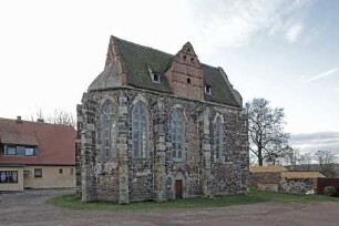Ehemaliger Hof der Grafen von Wettin & Templerhofgut — Kapelle Unser Lieben Frauen & Templerkapelle