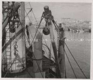 Wehrmachtssoldaten, Griechenland, Blick auf den Hafen von Piräus