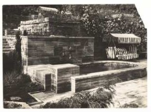 Garten Bergius, Heidelberg: Wasserbecken mit Hollywoodschaukel
