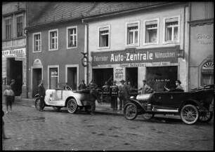 Bautzen, Töpferstraße, PKW mit Klappverdeck und Speichenrädern vor einer Benzinstation der DAPOLIN