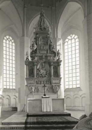 Altaraufsatz : Schultze, Andreas: Altaraufsatz. Sandstein, Alabasterrelief, Holz. 1664. Cottbus, Stadtpfarrkirche St. Nikolai (sog. Oberkirche)
