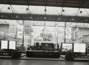 Messehalle für Möbel (Halle 15). Informationsstand im Erdgeschoß