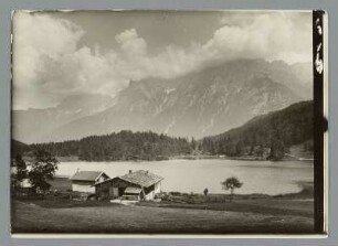 Am Lautersee mit Karwendelgebirge bei Mittenwald : Mittenwald. Lautersee. Blick nach Süden gegen das Karwendelgebirge mit Gasthof Seehof