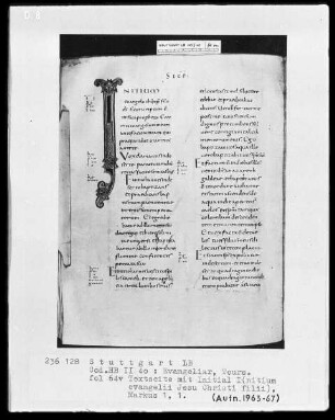 Evangeliar — Initiale I(nitium), Folio 64verso