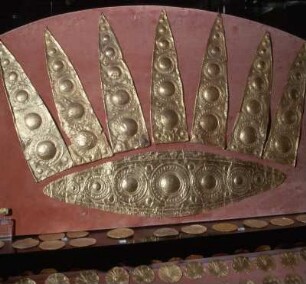 Athen. Archäologisches Nationalmuseum, ANM 23,1. Goldenes Diadem einer Prinzessin, Schachtgrab III, 2. Hälfte 16. Jh. v. Chr.
