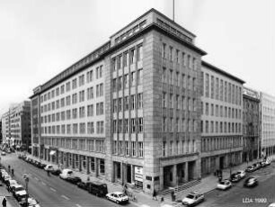 Bürogebäude & Geschäftshaus; Berlin, Mitte