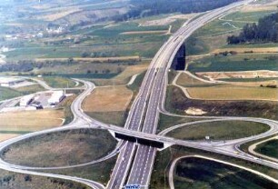 Autobahnstrecke Engen, links die Autobahnmeisterei Engen, Blick nach Norden.