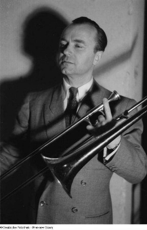 Porträt Walter Dobschinskis mit Posaune