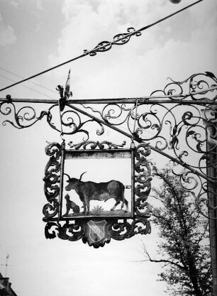 Wirtshausschild vom Gasthaus "Zum Ochsen" : Wirtshausschild vom Gasthaus "Zum Ochsen". Schmiedeeisen (1927). Karlsruhe-Durlach