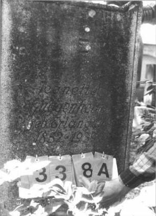 Grabstein 338 (Index: 99787489) Material: ? Zustand: sehr gut Maße HxBxT: 118x50x16 cm Besonderheit: Schrift schwarz: Grabstein 338A