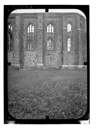 Müncheberg. Ruine der Stadtpfarrkirche St. Marien (Restaurierung 1991-1996). Chor von Süden