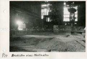 VEB-Hüttenwerk Hennigsdorf - Beschicken eines Martinofens