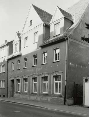 Mügeln, Wohnhaus : Mügeln (Kreis Oschatz), Wohnhaus, Ernst-Thälmann-Straße 6, 19. Jahrhundert, Straßenansicht