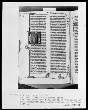 Lateinische Bibel, drei Bände — Initiale C (onfortatus est) mit Salomon vor dem Haus Gottes, Folio 248verso