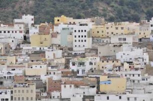Moulay Idriss - Stadtübersicht : Stadtübersicht über den für Muslime heiligsten Ort in Marokko. Aufgenommen am 30. Oktober 2010 in Moulay Idriss