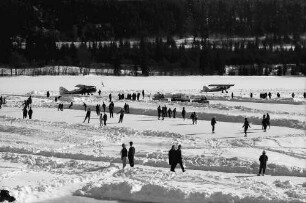 Titisee: Eisschießen, Schlittschuhbahn und Flugzeuge auf dem Titisee