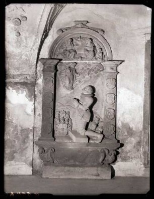Schloßkirche; Gruft, Grabmal J. E. von Westernach 1627
