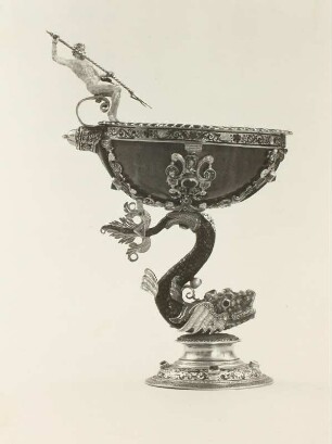 Schälchen mit Neptun und Delphin
