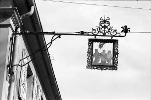 Freiburg i. Br.: Aushängeschild des ehemaliges Gasthauses ""Zu den drei Königen" in der Schwarzwaldstraße