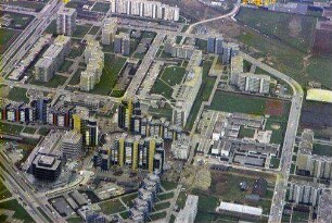 Perlach [Neuperlach]: Luftbild, Neubausiedlung mit Hochhäusern