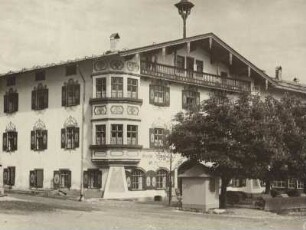 Reit im Winkl (Oberbayern). Ansicht eines typischen bayrischen Hauses. Hier die Pension und Gastwirtschaft "Unterwirt"
