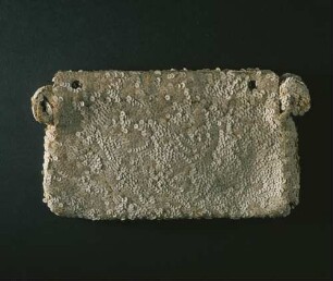 Kleine Handtasche mit Voluten, ganzflächig bestickt mit cremeweißen Pailletten (Archivtitel)