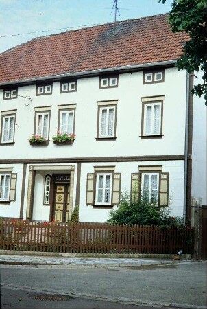Wohnhaus des Ortschronisten, Eingangstür zurückgesetzt