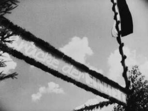 Szene aus dem DEFA-Dokumentarfilm "Dresden": Einweihung der neuerrichteten Brücke der Einheit (Albertbrücke)