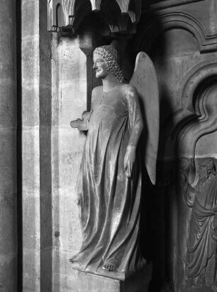 Engel mit der Märtyrerkrone des heiligen Dionysius