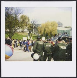 Polizei bei einer Anti-Nazi-Demonstration in Hamburg