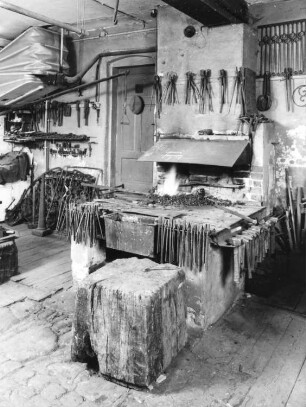Kreischa-Quohren, Schulstraße 6. Metallbau und Kunstschmiede Pechmann. Werkstatt (Teilansicht)