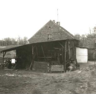 Neupetershain-Klein Görigk Nummer 2. Bauernhof (um 1910). Hof mit Geräteschuppen