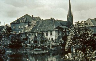 Stadtarm: Zusammenfluss mit Beste, im Hintergrund Das Blaue Haus