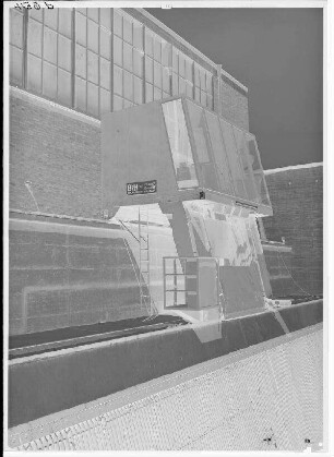 Staustufe Schweinfurt. Kraftwerk. Rechenreinigungsmaschine.