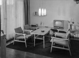Armlehnsessel : Musterwohnzimmer (1962; Fachschule für angewandte Kunst (FAK))
