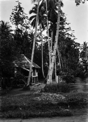 Pfahlbau : Pfahlbauhütte auf Sumatra.