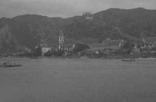 Dürnstein: Blick über die Donau auf Dürnstein