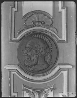 Potsdam, Neues Palais, 1. Obergeschoß, Obere Galerie, R.: 241, Tondo des rechten Flügels der westlichen Tür an der Südwand.