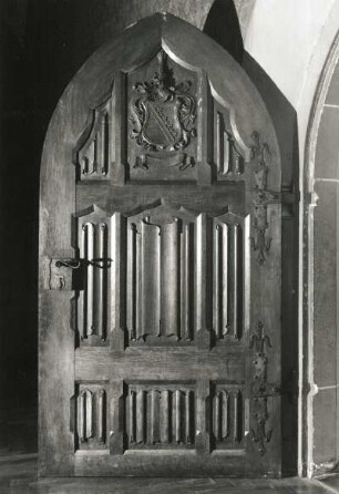 Tür. Eiche, geschnitzt, Schmiedeeisen. Um 1870/1880. Meißen: Albrechtsburg T 63/1352, 2. Geschoß, Wappensaal