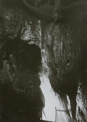 Heinrichsohle : Altenberg. Zwitterstock=A.-G., Heinrichsohle. Hohe Schlucht an der "Geburtsgrotte von 1813"