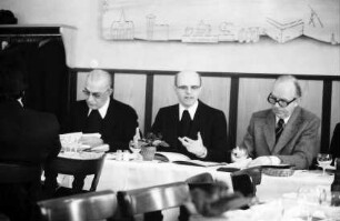 Freiburg: Kolpinghaus, Pressekonferenz mit Domkapitel Schäuble, Erzbischof Saier, Amann, Domkap. Huber, D. Ass-Uhl