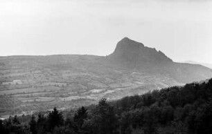 Markanter Felsen : Blick auf einen markanten Felsen. Im Vordergrund Wald.