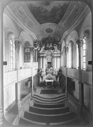 Burkhardswalde-Weesenstein (Müglitztal-Weesenstein). Schloß. Burgkapelle (1738-1741; J. G. Schmidt). Inneres zum Altar