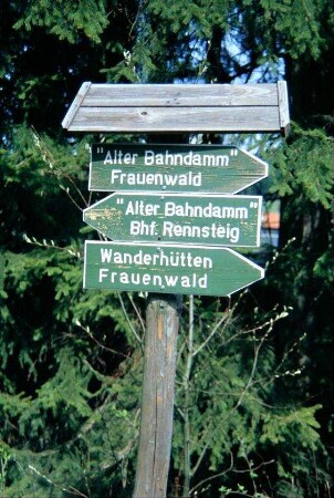 alter Wanderwegweiser